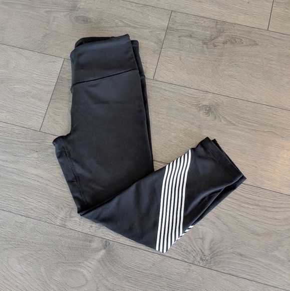 SALE NWOT Victoria's Secret × Sport Capri Leggings - Picture 4 of 6